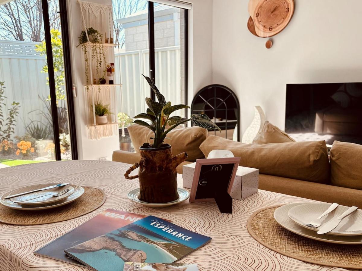 New Modern Retreat Steps From Shops & Eats * Perth