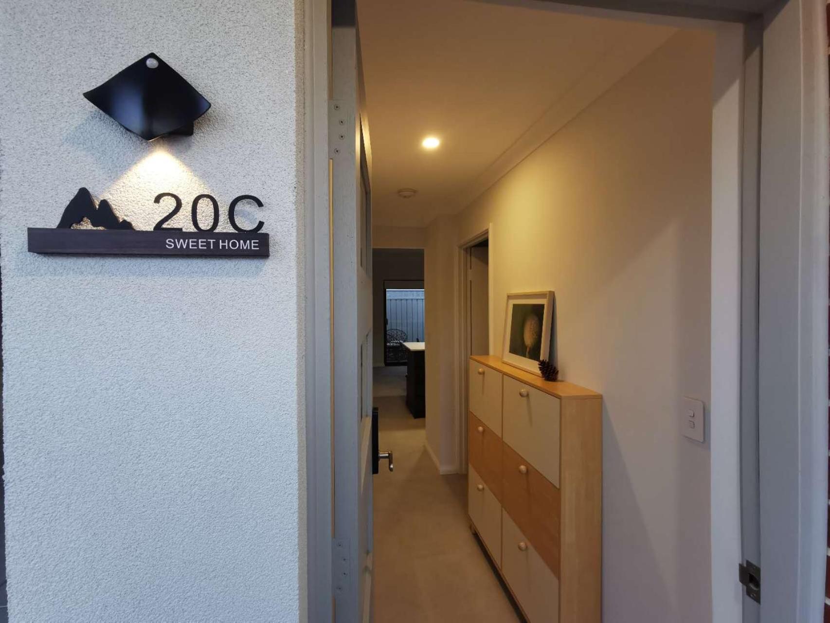 New Modern Retreat Steps From Shops & Eats Apartment Perth
